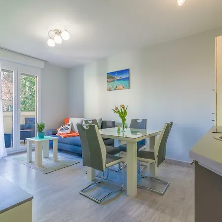 Apartment Ruzmarin - New Zadar